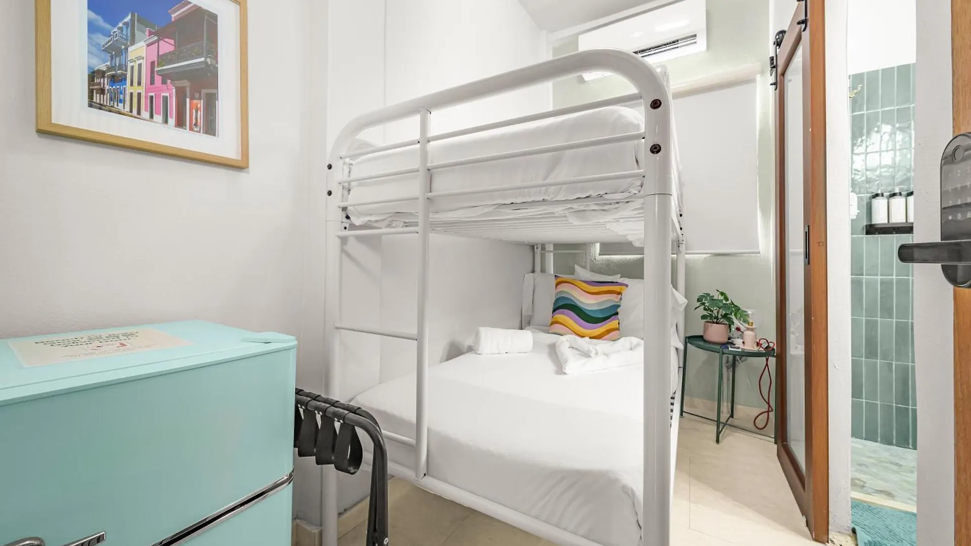 Room 4 Compact Bunk Room In Arts District Σαν Χουάν